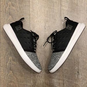 Under Armour Charged 257 Black/Gray sneaker 7.5